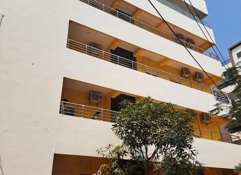 هتل Yellow Bells Signature Hitec City