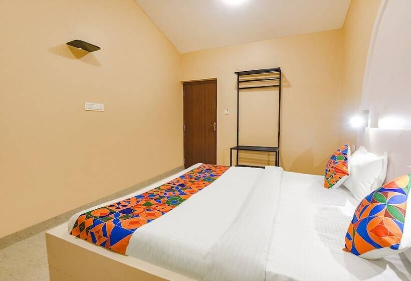 בית מלון כפרי Fabescape Kautilyaa Resort With Swimming Pool