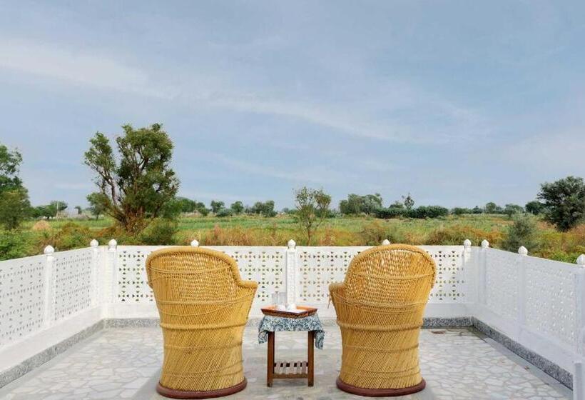 فندق Stayvista S Gaudhuli Farmstay   Outdoor Pool & Terrace With View