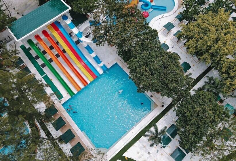 فندق Villa Excellance Beach And Wave Pool Resort