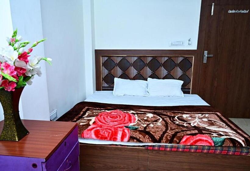 ホテル Oyo  Raj Laxmi Residency