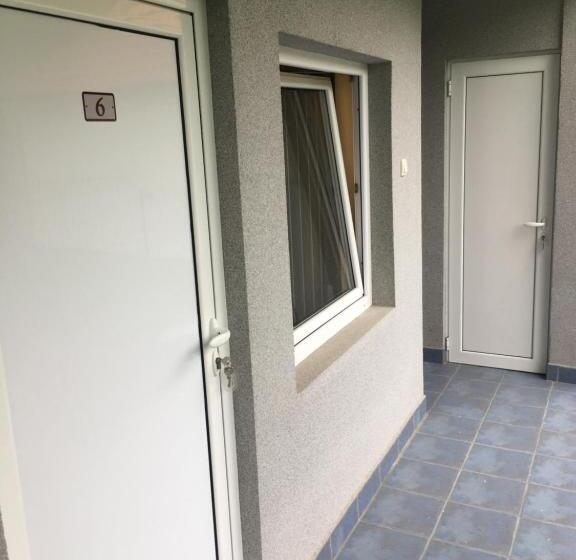 هاستل Banja Gornja Trepca Smestaj Grof