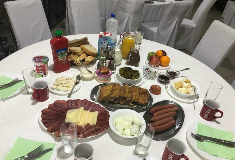 تختخواب و صبحانه As Club