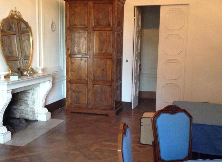 مبيت وإفطار Chateau De Frasne