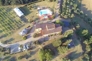 هتل Agriturismo Ai Mandrioli