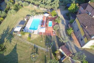 هتل Agriturismo Ai Mandrioli