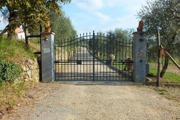هتل Agriturismo Ai Mandrioli