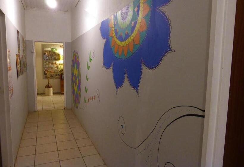 هاستل Orange Elephant Backpackers
