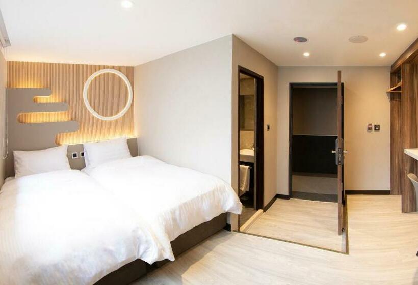 هتل Alishan Shermuh Tourist