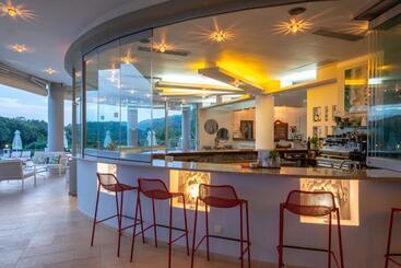 هتل 3aktes Suites & Studios