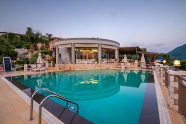 هتل 3aktes Suites & Studios