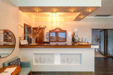 هتل 3aktes Suites & Studios
