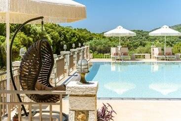 هتل 3aktes Suites & Studios