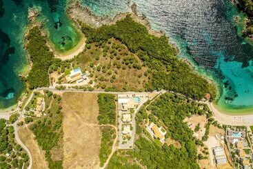 هتل 3aktes Suites & Studios