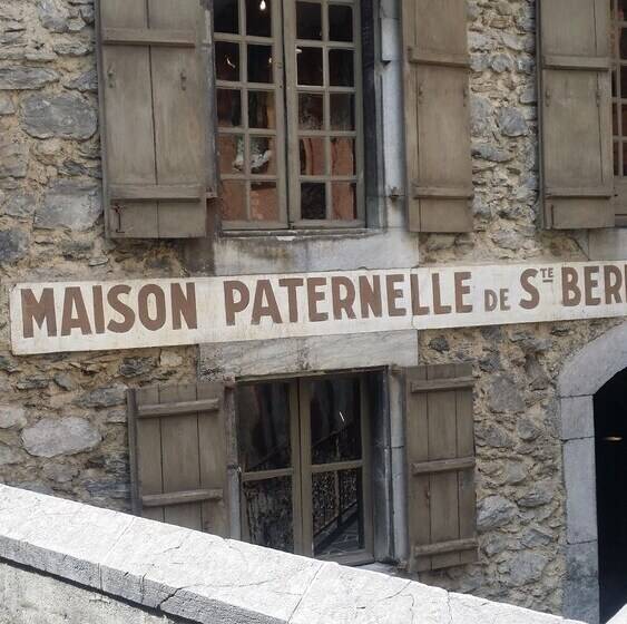 هتل Au Berceau De Bernadette
