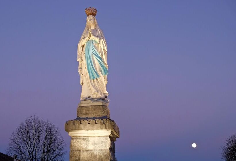 هتل Au Berceau De Bernadette