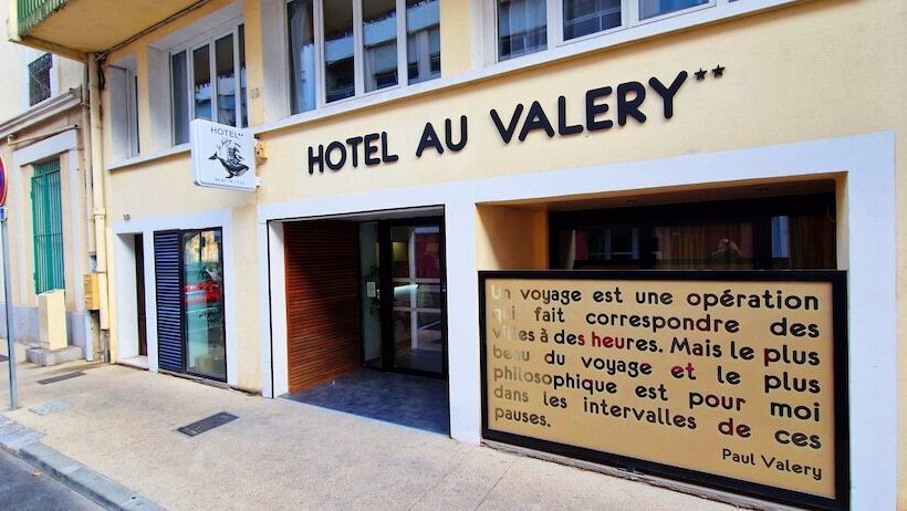 هتل Au Valery