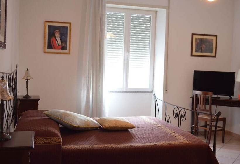 هتل Bed And Breakfast Oliena