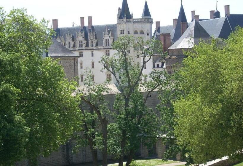 هتل Du Château