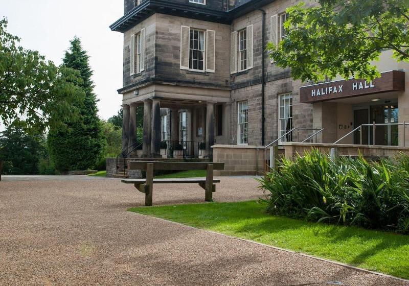 هتل Halifax Hall