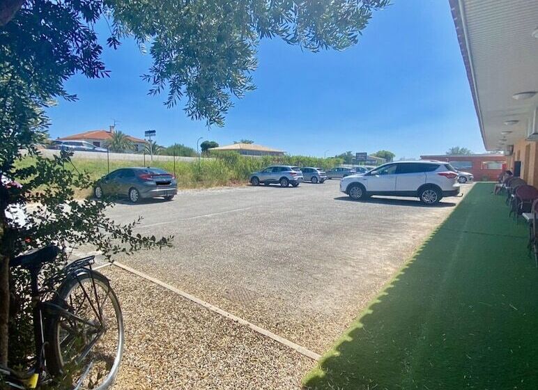 هتل Hôtel Acajou