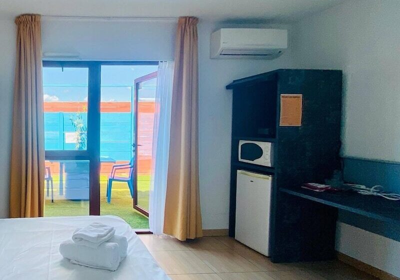 هتل Hôtel Acajou