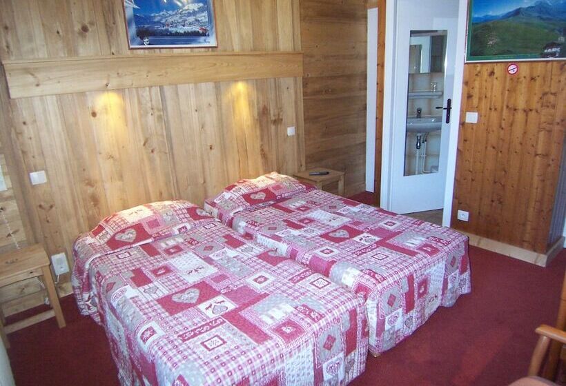 فندق Hôtel Les Bernards