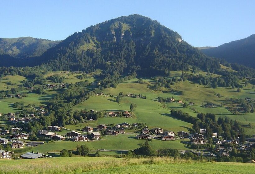 فندق Hôtel Les Bernards