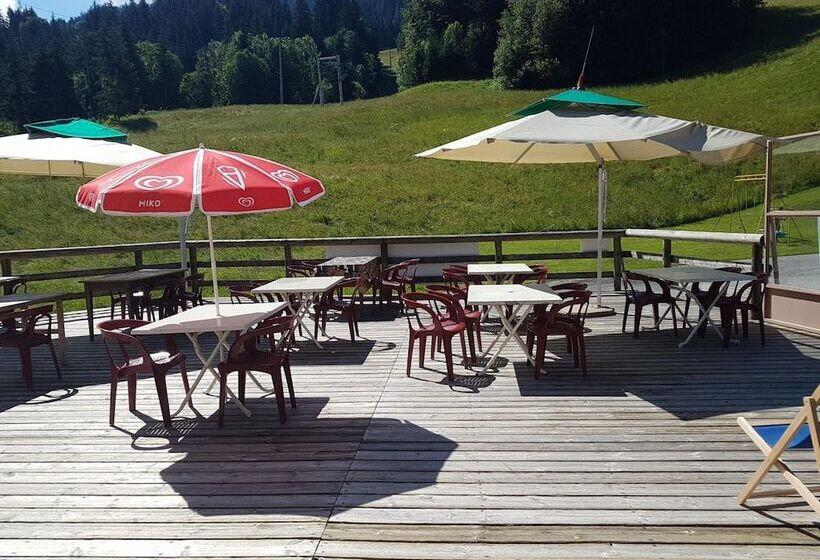 فندق Hôtel Les Bernards