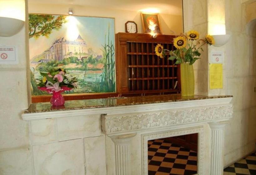 هتل Hôtel Des Couronnes Châteaudun
