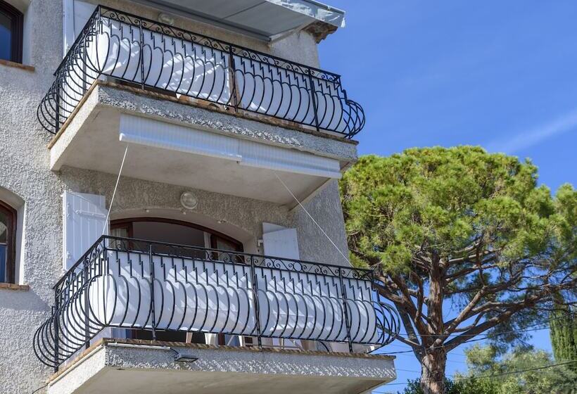 هتل Hôtel & Studios Astor