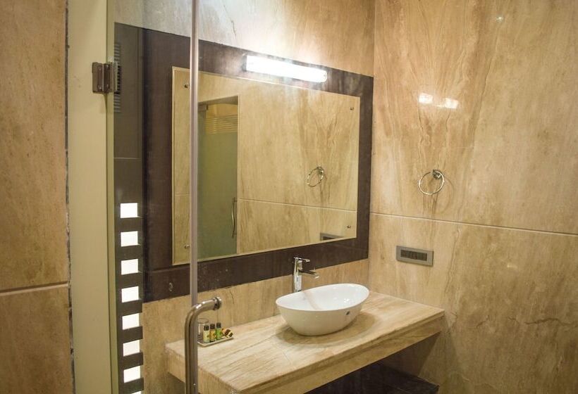 Отель Iris Resort And Spa