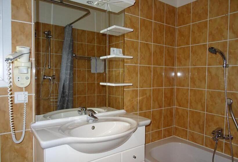 ホテル Les Chambres D Hotes Au Bois Fleuri