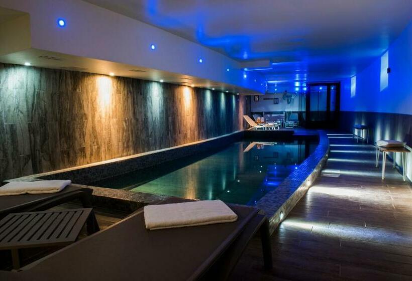 هتل Rock Noir & Spa