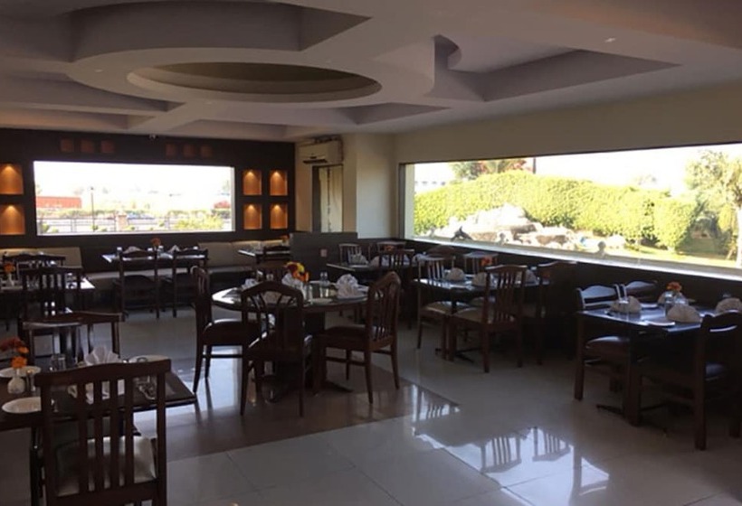 فندق Shiva Oasis Resort