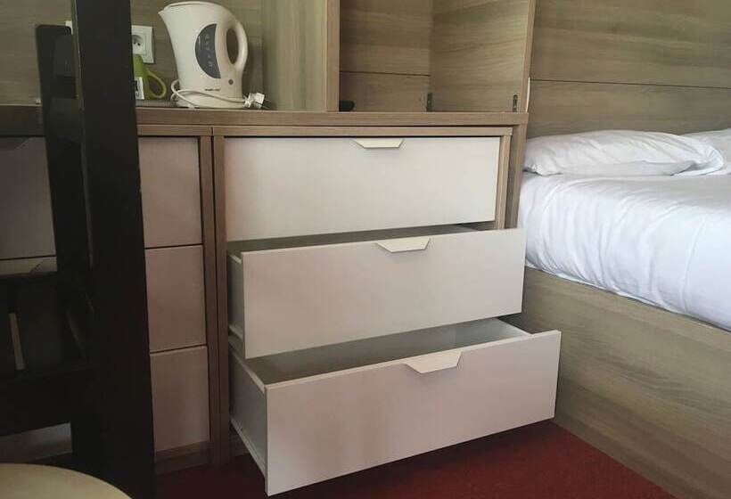 בית מלון כפרי So'Lodge Niort A83