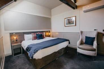 The Duke Of Edinburgh Hotel & Bar