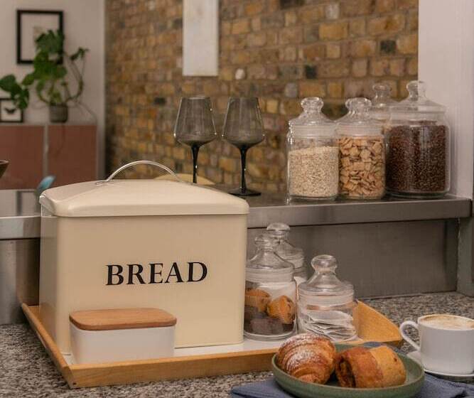 Fotos del hotel The Luxury Inn:  9