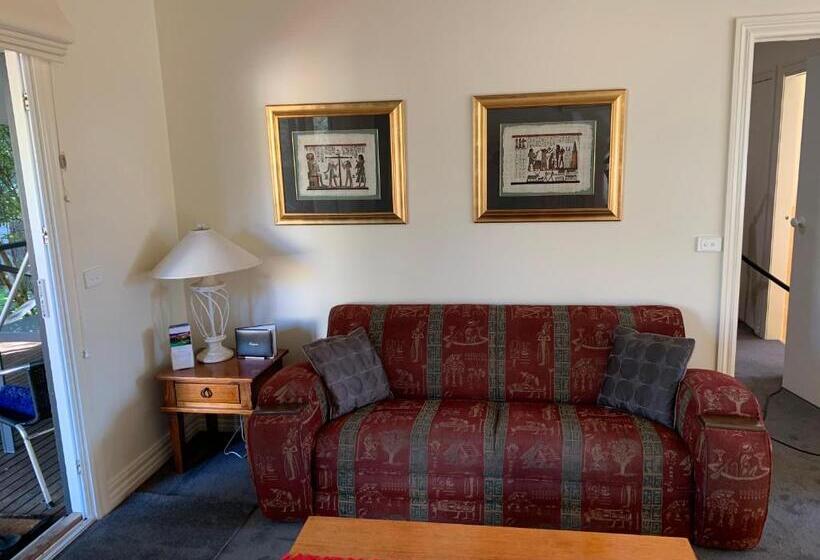 Weeroona Bed And Breakfast