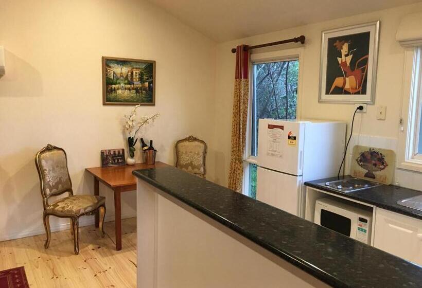 Weeroona Bed And Breakfast