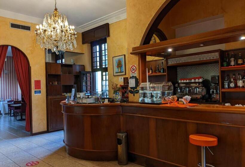 فندق Montecarlo