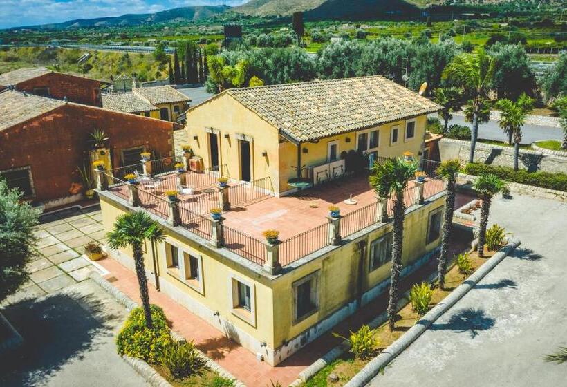 هتل Nuovo Castello Crisilio
