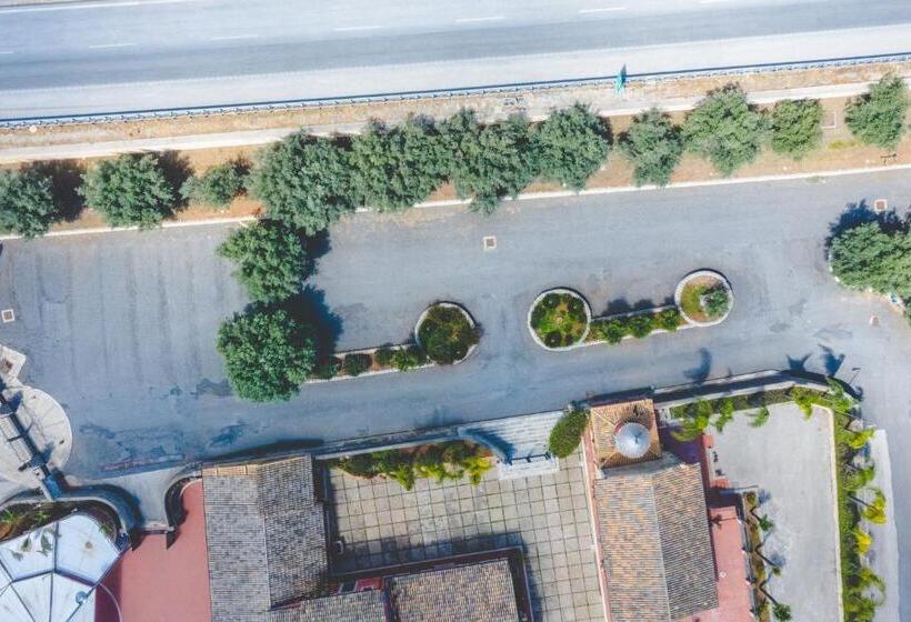 هتل Nuovo Castello Crisilio