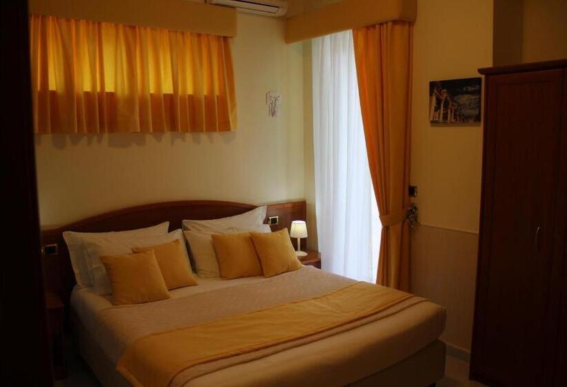 هتل Villa Julia