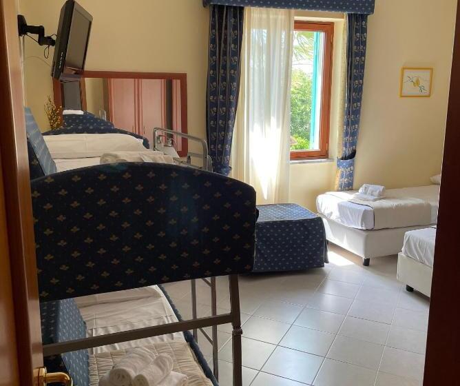 هتل Villa Julia