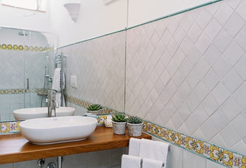 هتل Villa Mary Suites