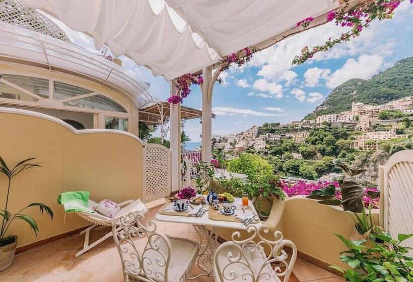 هتل Villa Mary Suites