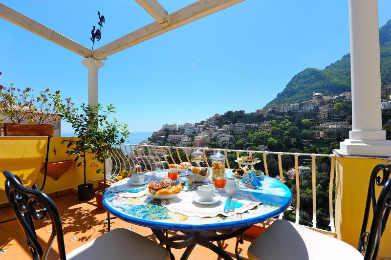 هتل Villa Mary Suites