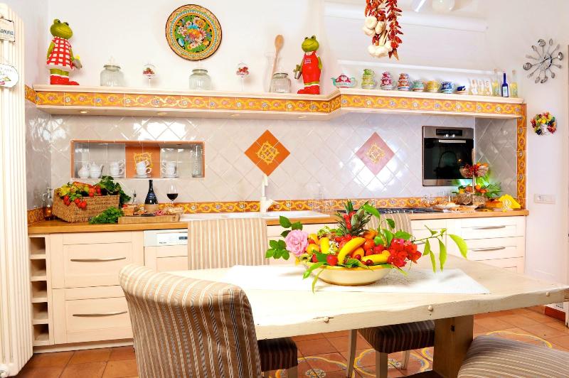 هتل Villa Mary Suites