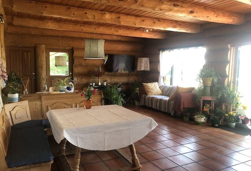 בית מלון כפרי Cariboo Log Guest House